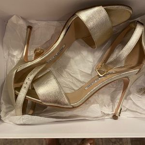 Manolo blahnik gold ankle strap heels